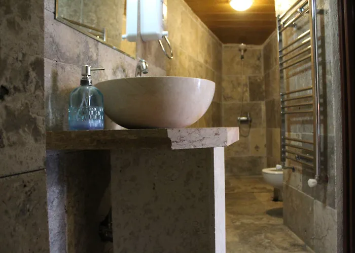 Sandik Cave أوروغوبْ